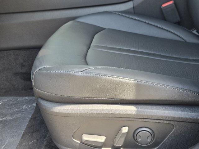 Photo of 2025 Black Hyundai SONATA Hybrid