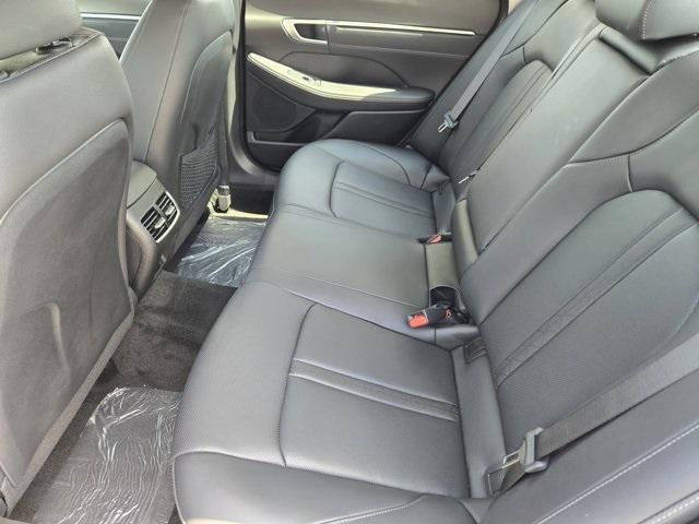Photo of 2025 Black Hyundai SONATA Hybrid