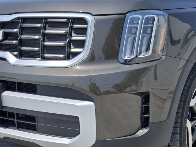 Photo of 2025 Dark Moss Kia Telluride