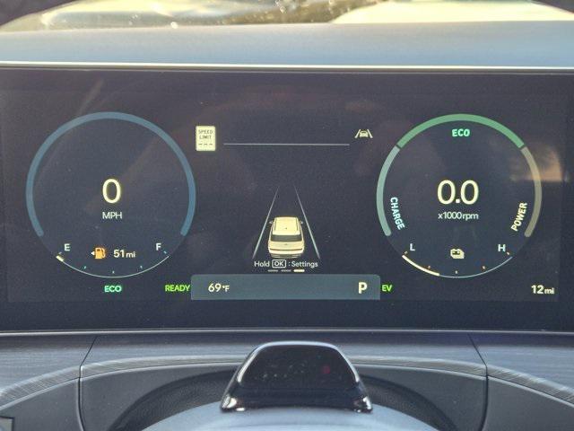 Photo of 2025 Gray Hyundai SANTA FE HEV
