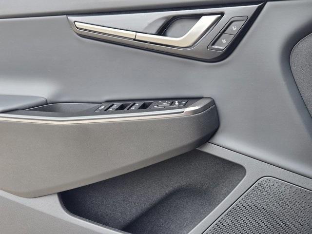 Photo of 2025 Glacier White Pearl Kia EV6