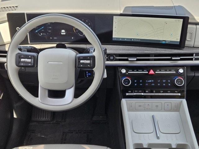 Photo of 2025 Shimmering Silver Pearl Hyundai SANTA FE