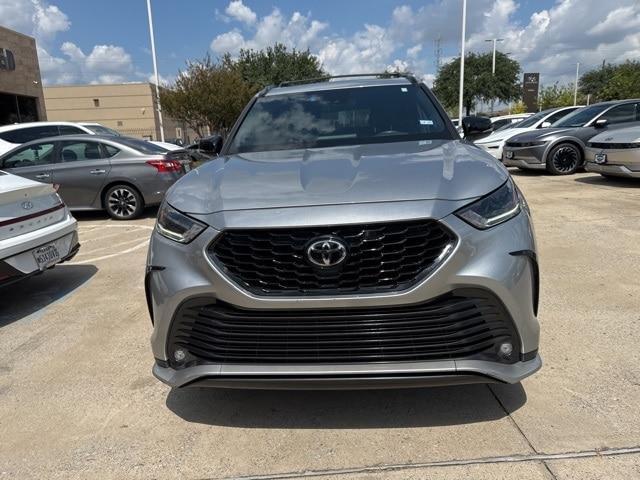 Photo of 2021 Celestial Silver Metallic Toyota Highlander