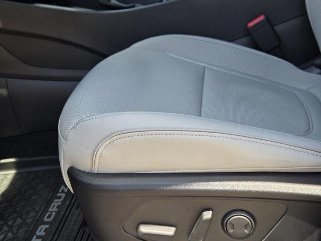 Photo of 2025 Phantom Black Hyundai SANTA CRUZ