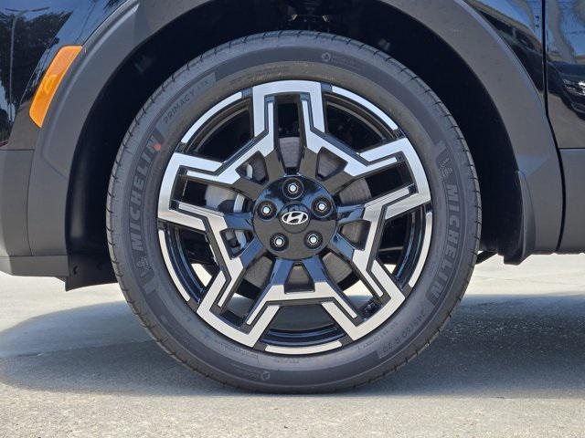 Photo of 2025 Phantom Black Hyundai SANTA CRUZ
