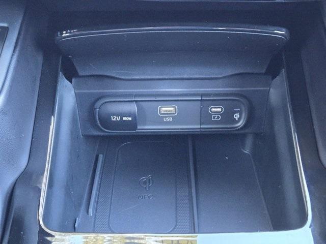 Photo of 2025 Glacial White Pearl Kia Telluride