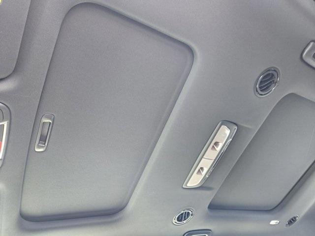 Photo of 2025 Glacial White Pearl Kia Telluride