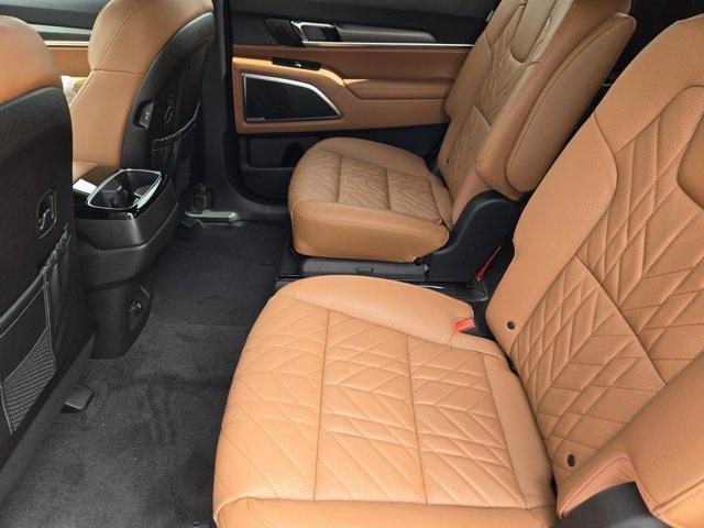 Photo of 2025 Glacial White Pearl Kia Telluride