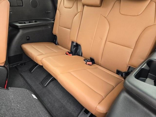 Photo of 2025 Glacial White Pearl Kia Telluride