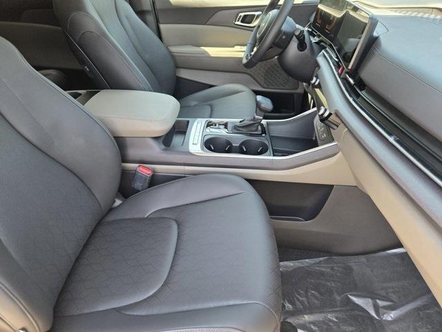 Photo of 2026 Ivory Silver Kia Carnival