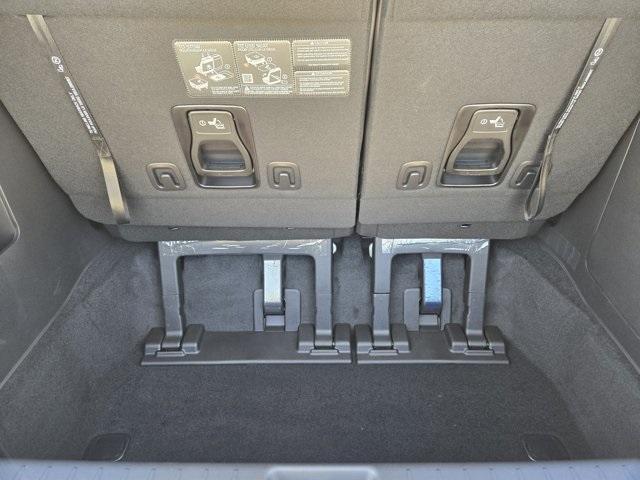 Photo of 2026 Ivory Silver Kia Carnival