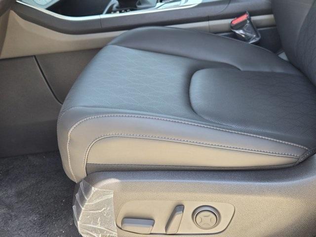 Photo of 2026 Ivory Silver Kia Carnival