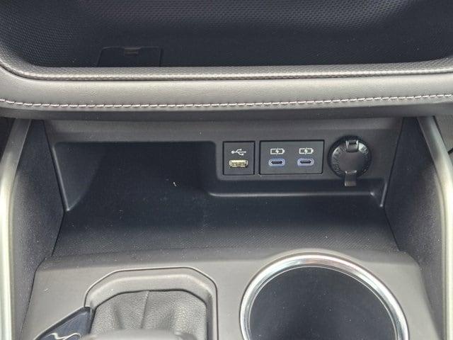 Photo of 2022 Pearl Toyota Highlander