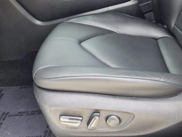Photo of 2022 Pearl Toyota Highlander