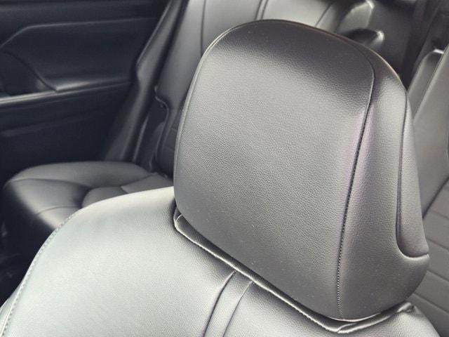 Photo of 2022 Pearl Toyota Highlander