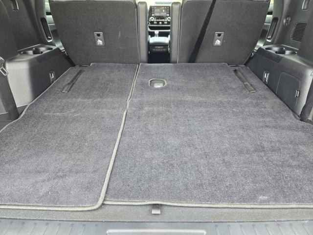 Photo of 2022 Pearl Toyota Highlander
