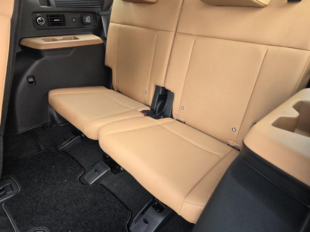 Photo of 2026 White Hyundai SANTA FE HEV