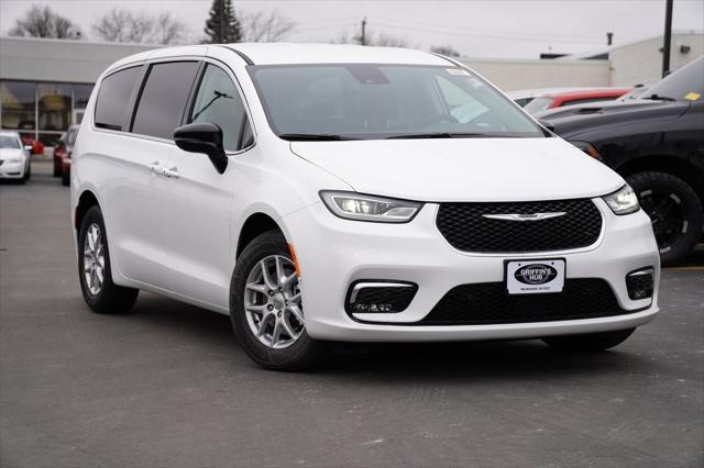Photo of 2024 Bright White Clearcoat Chrysler Pacifica