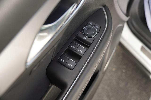 Photo of 2024 Summit White Buick Envision