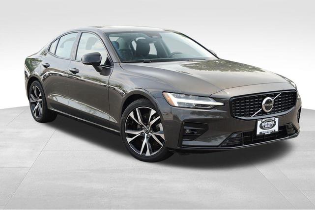 Photo of 2024 Gray Volvo S60