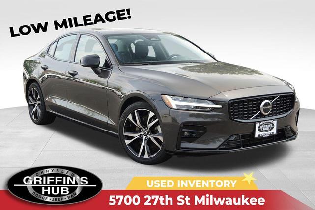 Photo of 2024 Gray Volvo S60