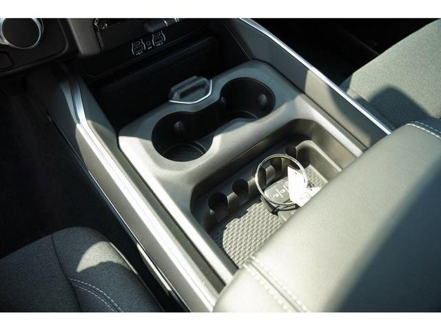 Photo of 2025 Diamond Black Crystal Pearlcoat RAM 1500