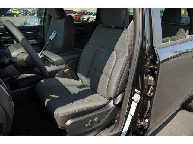 Photo of 2025 Diamond Black Crystal Pearlcoat RAM 1500