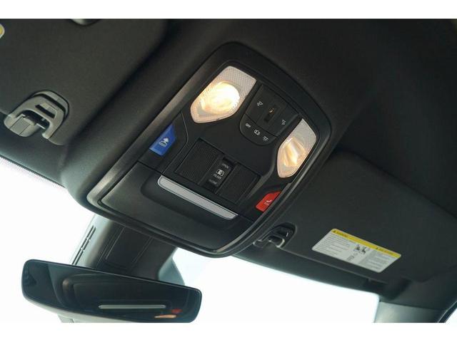 Photo of 2025 Diamond Black Crystal Pearlcoat RAM 1500