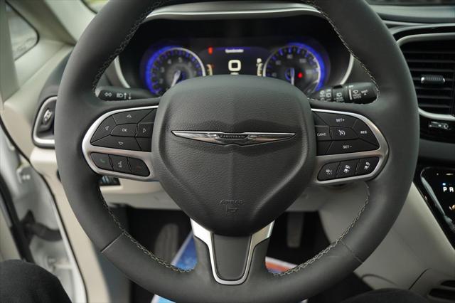 Photo of 2023 Bright White Clearcoat Chrysler Pacifica
