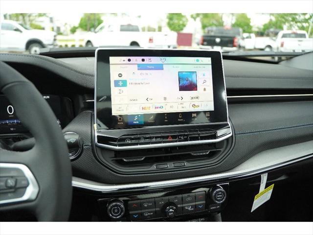 Photo of 2025 Diamond Black Crystal Pearlcoat Jeep Compass