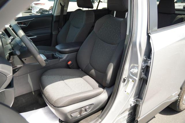 Photo of 2023 Silver Sky Metallic Toyota RAV4 Hybrid