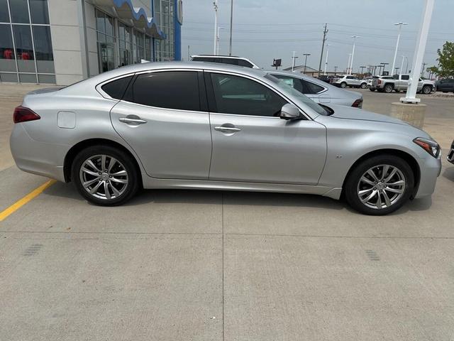 Photo of 2016 Liquid Platinum INFINITI Q70