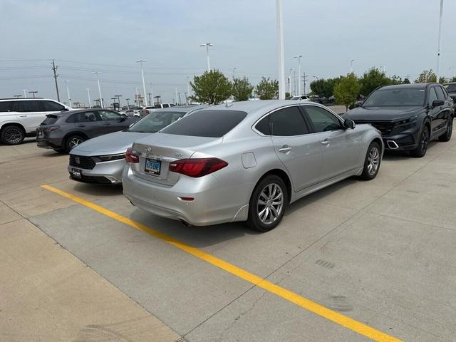 Photo of 2016 Liquid Platinum INFINITI Q70