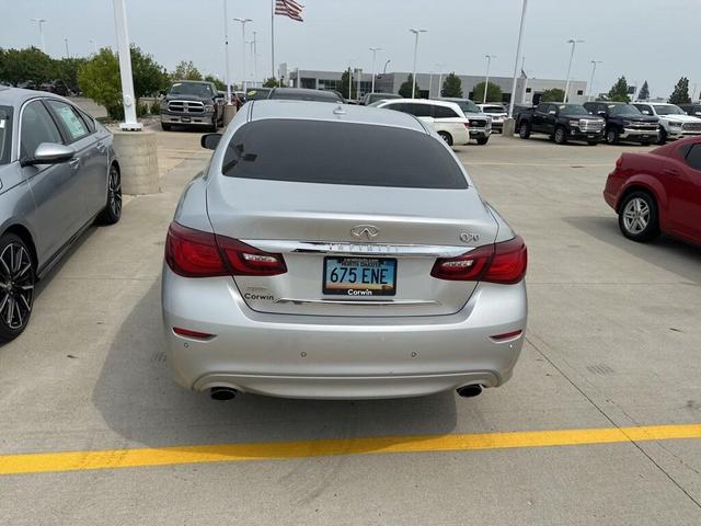 Photo of 2016 Liquid Platinum INFINITI Q70