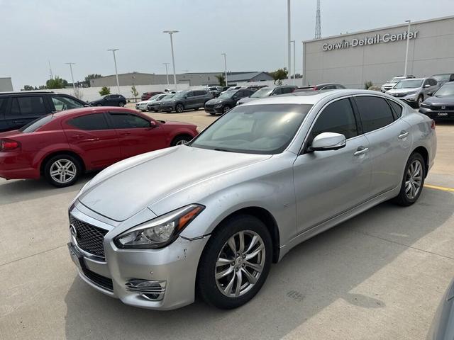 Photo of 2016 Liquid Platinum INFINITI Q70