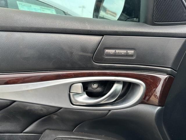 Photo of 2016 Liquid Platinum INFINITI Q70