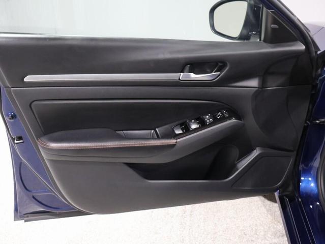 Photo of 2024 Deep Blue Pearl Nissan Altima