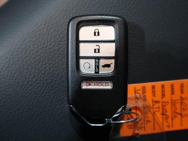 Photo of 2025 Crystal Black Pearl Honda Passport