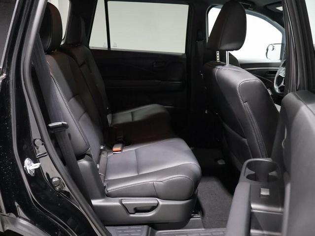 Photo of 2025 Crystal Black Pearl Honda Passport
