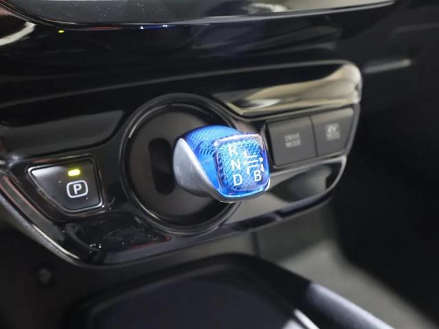 Photo of 2019 Blizzard Pearl Toyota Prius