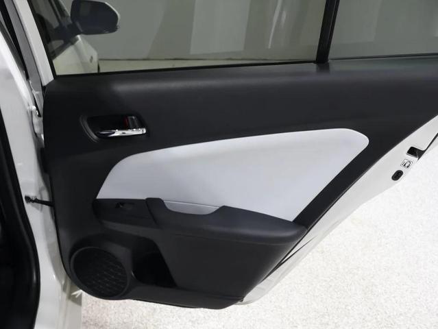 Photo of 2019 Blizzard Pearl Toyota Prius