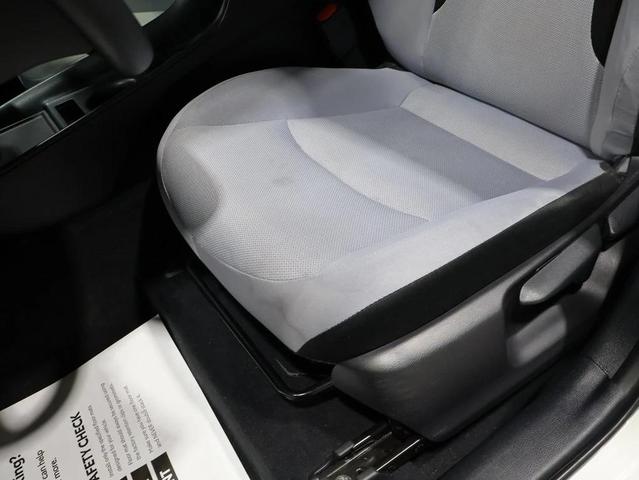 Photo of 2019 Blizzard Pearl Toyota Prius