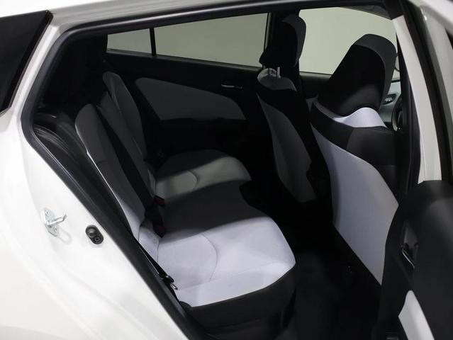Photo of 2019 Blizzard Pearl Toyota Prius