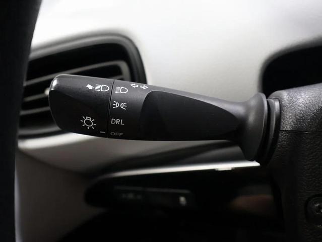 Photo of 2019 Blizzard Pearl Toyota Prius