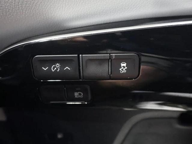 Photo of 2019 Blizzard Pearl Toyota Prius