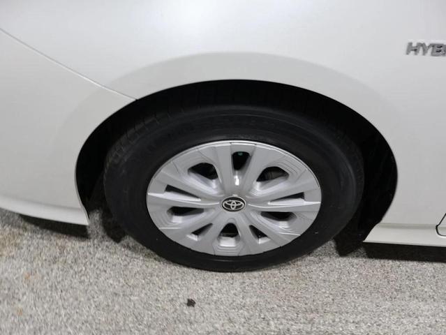 Photo of 2019 Blizzard Pearl Toyota Prius