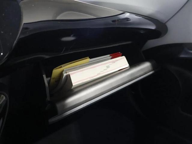 Photo of 2019 Blizzard Pearl Toyota Prius