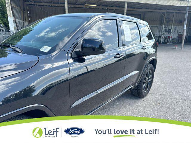 Photo of 2018 Diamond Black Crystal Pearlcoat Jeep Grand Cherokee