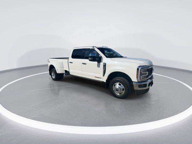 Photo of 2025 Star White Metallic Tri-Coat Ford F-350