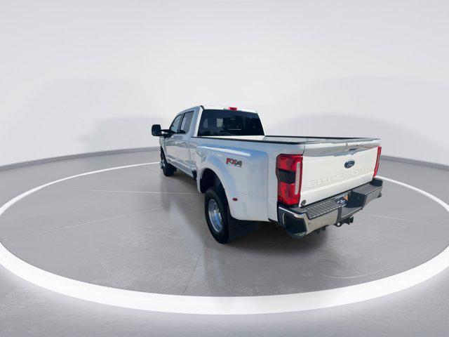 Photo of 2025 Star White Metallic Tri-Coat Ford F-350